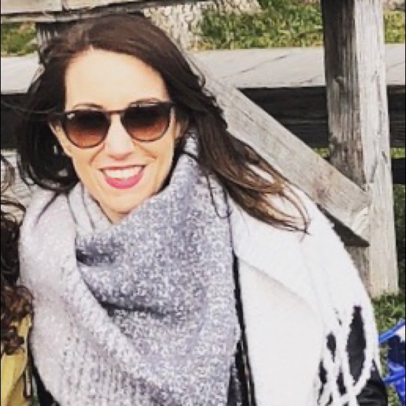 Meet your Posher, Lindsey - Picture 1 of 1